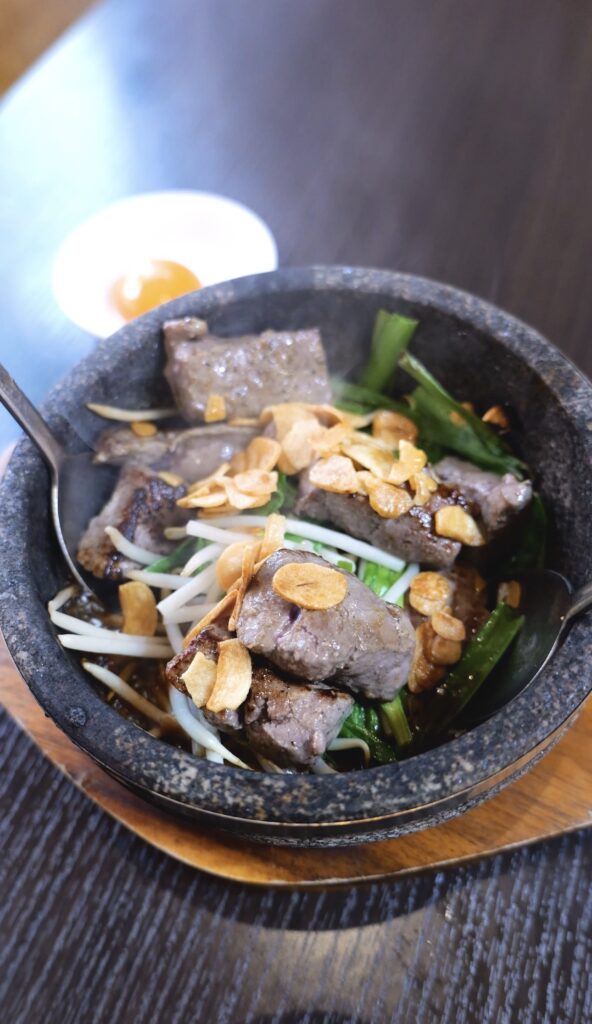 豪気 南鴨宮店の石焼きにんにくレバニラ